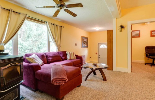 Frontier House | Charming Osseo Hideaway w/ Private Deck & Yard!
