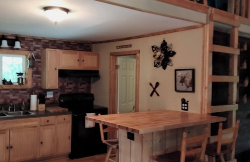 Center Ossipee Cottage | Charming Ossipee Cottage + bonus sleeping loft! WIFI, Netflix, AC, Firepit