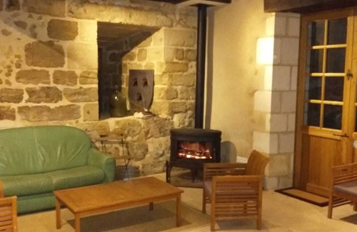 Montreuil-Bonnin Other | Charming outbuilding in the heart of the château-fort of Montreuil Bonnin Swimming pool 6 per