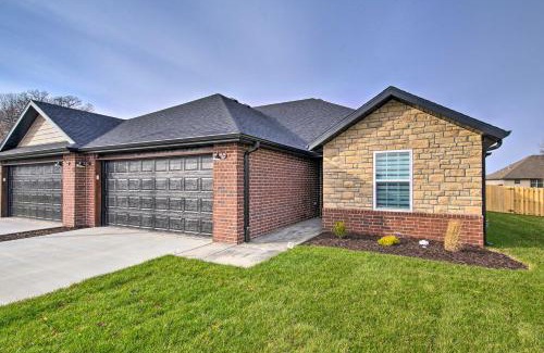 Ozark House | Charming Ozark Abode with Yard and Pool Access