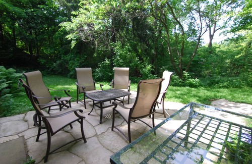 Angell Apartment | Charming Patio Apartment – ideally located near Arboretum, Downtown, UM Hospital