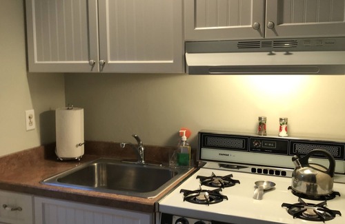 Strawberry Cottage | Charming, peaceful 1 Bedroom Mill Valley Cottage