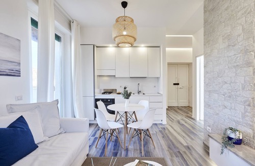Quartiere XXXIII Lido di Ostia Ponente Apartment | Charming penthouse with an ocean view a few steps from the train and bus station