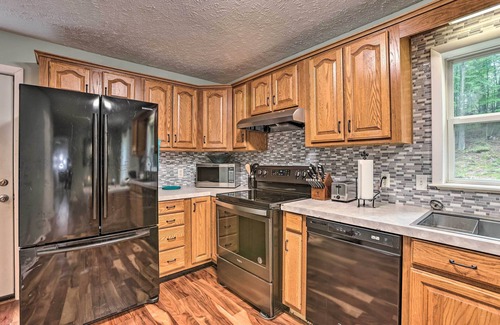 Pentwater House | Charming Pentwater Home w/Fire Pit & Yard!