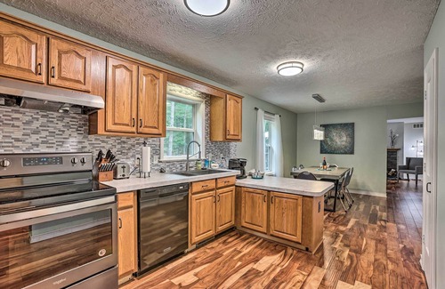 Pentwater House | Charming Pentwater Home w/Fire Pit & Yard!