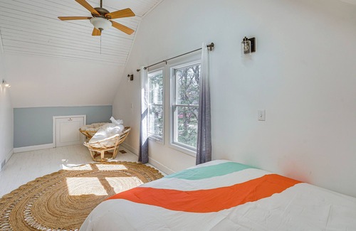 Pentwater House | Charming Pentwater Home < 1 Mi to Lake Michigan!