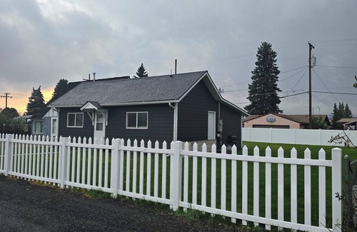 Butte House | Charming/perfectly located 2-bedroom house with WiFi in Butte.