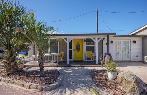 Ormond Beach Condo | Charming Pet Friendly Cottage Home With Ocean Views