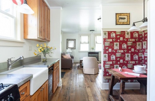 Warm Springs Cottage | Charming Pet-Friendly Cottage with access to Old Dairy Complex