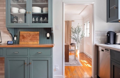 Greater Wilshire - Hancock Park House | Charming Pet Friendly Casa in the heart of LA