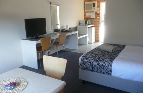 Woolgoolga Hotel | Charming Pet Friendly Family Room with Mineral Pool