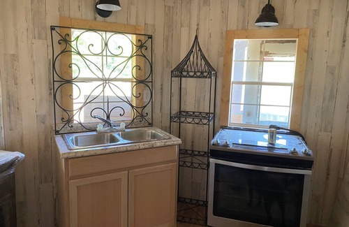 Monroe Cabin | Charming pet friendly 2-bedroom cabin in lovely Monroe with WiFi, AC