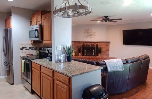 Allen House | Charming Pet Friendly 3Bd/2Ba Home in Allen, TX