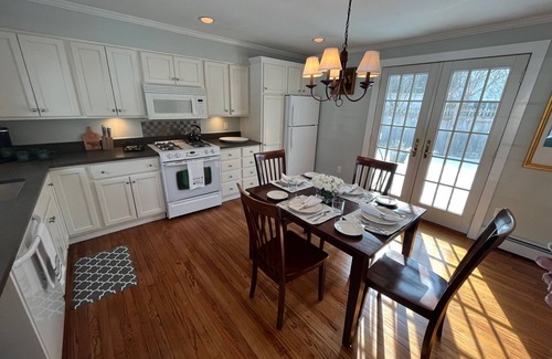Dorset Cottage | Charming pet-friendly, Meadow View Cottage in heart of historic Dorset VT!