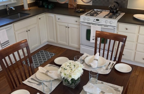 Dorset Cottage | Charming pet-friendly, Meadow View Cottage in heart of historic Dorset VT!