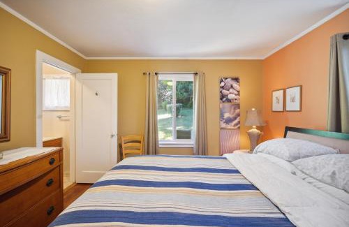 Fort Bragg House | Charming Pet Friendly Coastal Getaway home