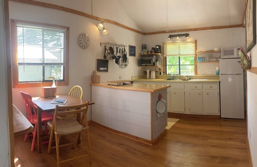 Lexington Cottage | Charming Pet-Friendly Cottage on Lake Huron