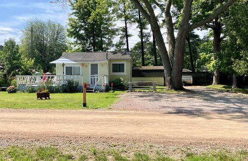 Lexington Cottage | Charming Pet-Friendly Cottage on Lake Huron