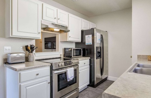 Ferry Pass House | Charming Pet friendly 3-bedroom house near UWF in Pensacola cozy fenced yard!
