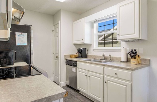 Ferry Pass House | Charming Pet friendly 3-bedroom house near UWF in Pensacola cozy fenced yard!