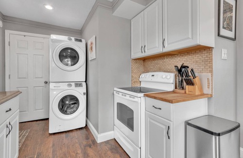 Royal Oak House | Charming! Pet Friendly/Royal Oak/Detroit/Zoo