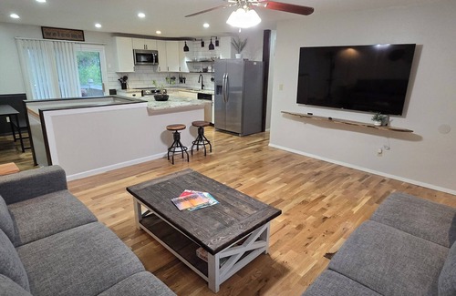 St. Peters House | Charming, Pet friendly, Long stay discounts, 6 miles to Convention Center