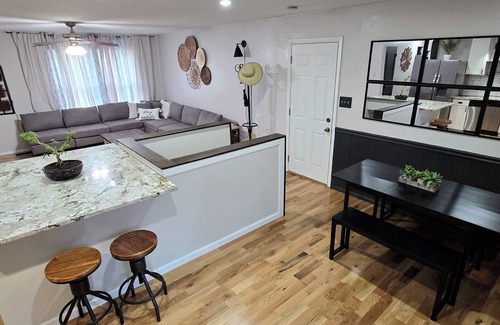 St. Peters House | Charming, Pet friendly, Long stay discounts, 6 miles to Convention Center