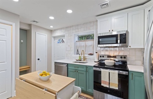 Queen Village Cottage | Charming Philly Cottage w/Parking on Quiet Street Near City Hotspots