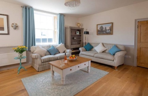 Puddletown Cottage | Charming picture-postcard thatched cottage