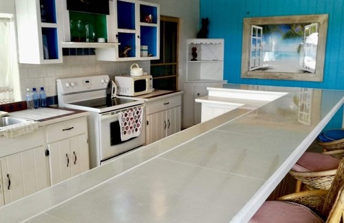 Balfour Town House | Charming 'Pirates Hideaway stunning Ocean Views' , SALT CAY
