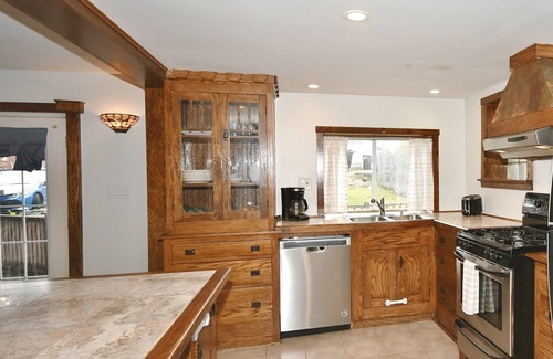 Brookline House | Charming Pittsburgh Home| 2 Full Baths| Parking