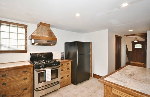 Brookline House | Charming Pittsburgh Home| 2 Full Baths| Parking