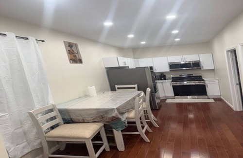 Country Club Apartment | Charming place with Wi-Fi, AC in Country Club Bronx