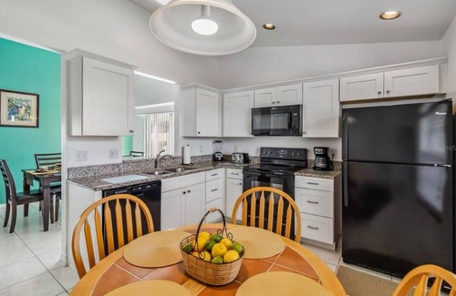 West Kissimmee House | Charming Pool House, 10-15min to Disney, 2BR/2BA.