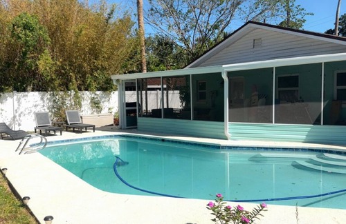 Port Orange Apartment | Charming poolside apartment in Port Orange