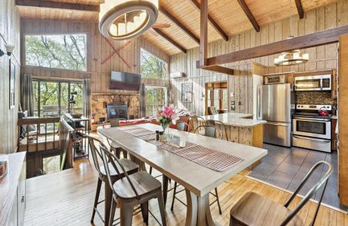 Bushkill Ski Chalet | Charming Porter House in the heart of the Poconos chalet