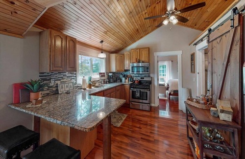 Analomink Cottage | Charming Private Lakefront Cottage Perfect setting on your Pocono getaway.