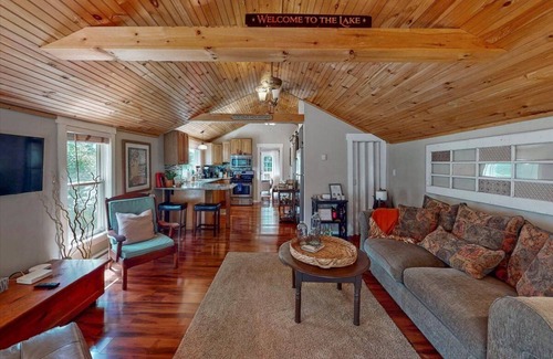 Analomink Cottage | Charming Private Lakefront Cottage Perfect setting on your Pocono getaway.