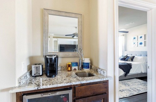 McKinney House | Charming Private 1 bedroom Room with Shared bath in McKinney with Pool & Wifi