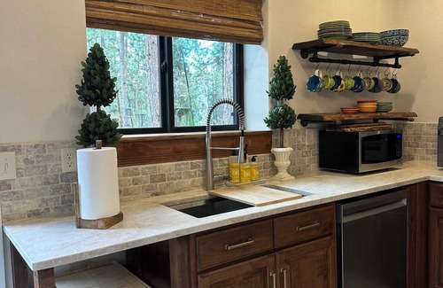 Stevensville Cottage | Charming private 1bdrm New pet friendly Cottage nestled in Stevensville/5 acres