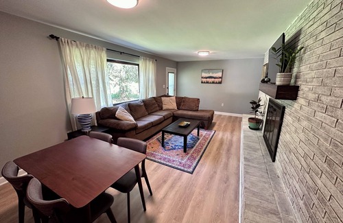 Avery Creek House | Charming private 2-bedroom house in South Asheville - pet-friendly
