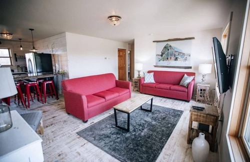 Sand Creek House | Charming & Private 5 BR Country Getaway