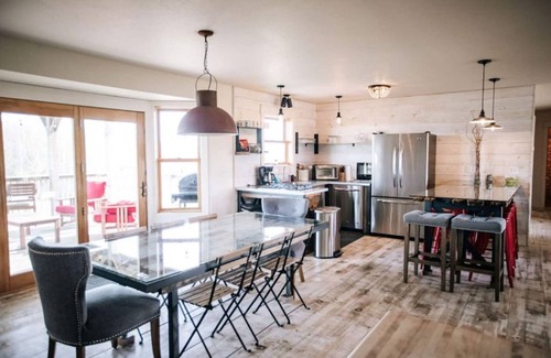 Sand Creek House | Charming & Private 6 BR Country Getaway
