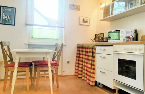 Oggersheim Apartment | Charming Private Apartment with Garden