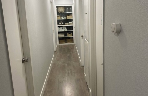 Los Angeles House | Charming private bedroom only/shared bathroom in LA