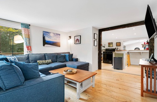 East Dover House | Charming Private Cabin w/Full Kitchen & High-Speed WiFi - Near Mountain