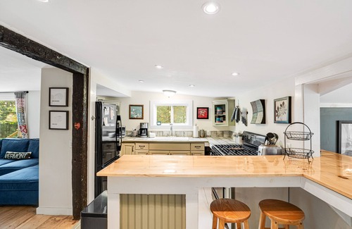 East Dover House | Charming Private Cabin w/Full Kitchen & High-Speed WiFi - Near Mountain