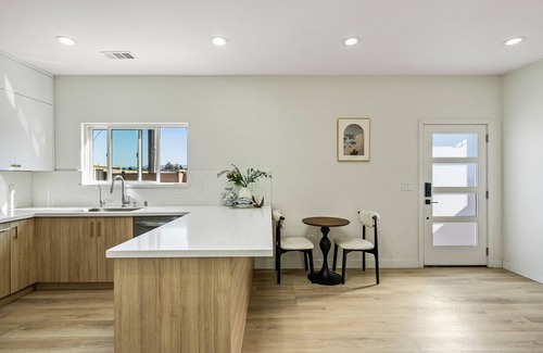 Sunnyvale House | Charming, Private, Fully-Furnished 2B2B Guest House