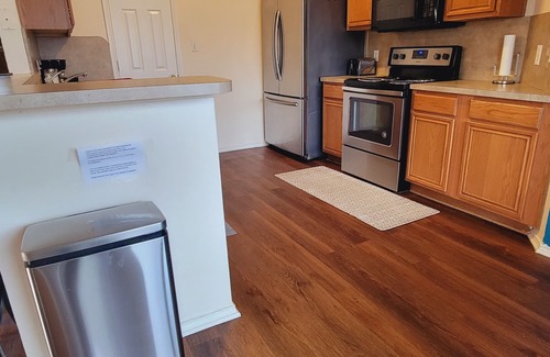 Denton Bed & Breakfast | Charming Private Master bedroom with Jacuzzi in Pleasant Denton