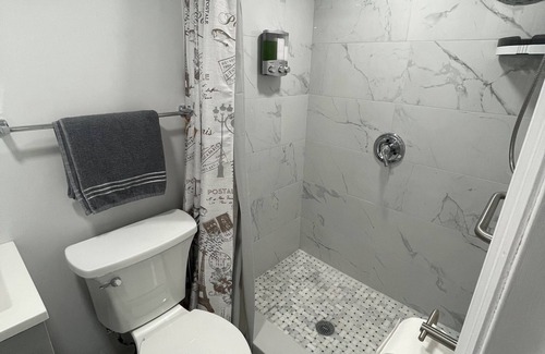 Stamford House | Charming Private Oasis in Old Greenwich – A Commuter's Dream!